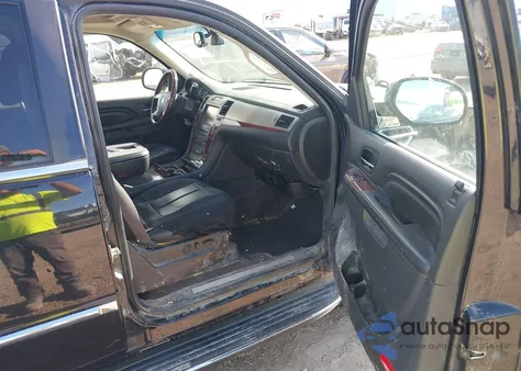 2014 Cadillac Escalade Esv Luxury z USA, uszkodzony, nr VIN 1GYS4HEF5ER178976